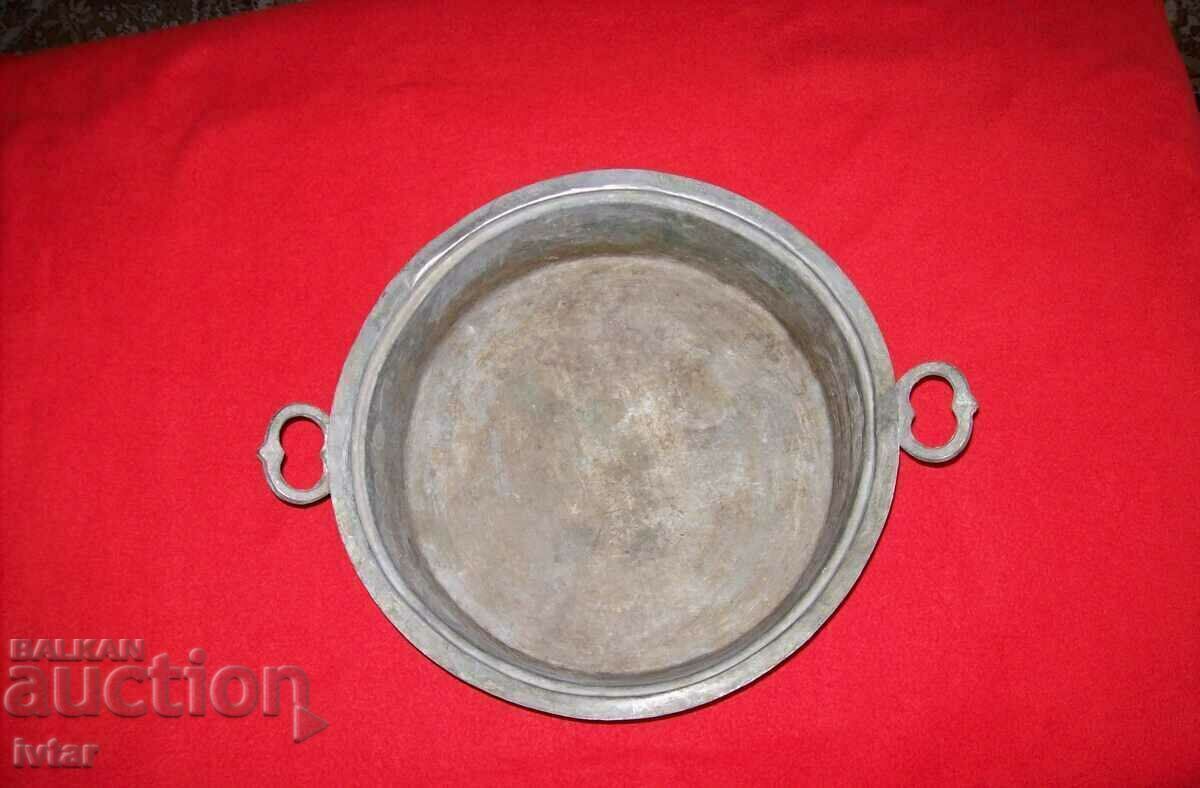 Vas de cupru, inscripționat, datat 1938. cu preț € 42.00 | 82.14 BGN