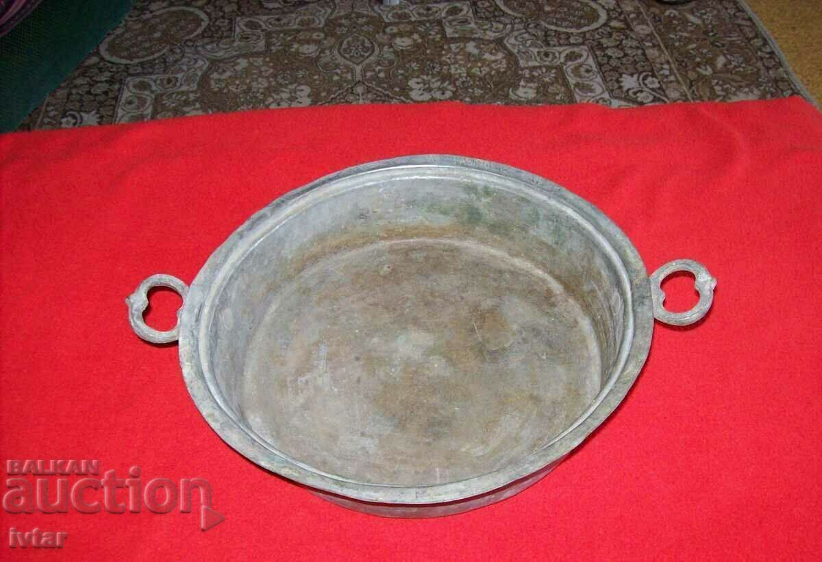 Vas de cupru, inscripționat, datat 1938.