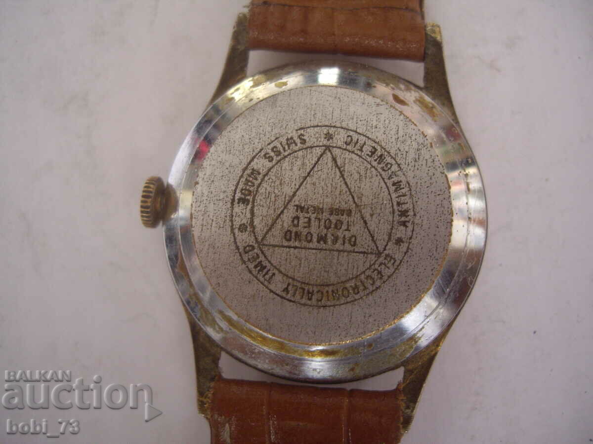 Delivery of Old men's wristwatch. Delivery of Old men's wristwatch.