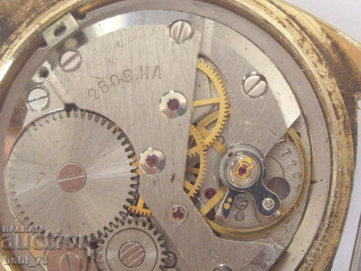 Delivery of Old men's wristwatch. Delivery of Old men's wristwatch.