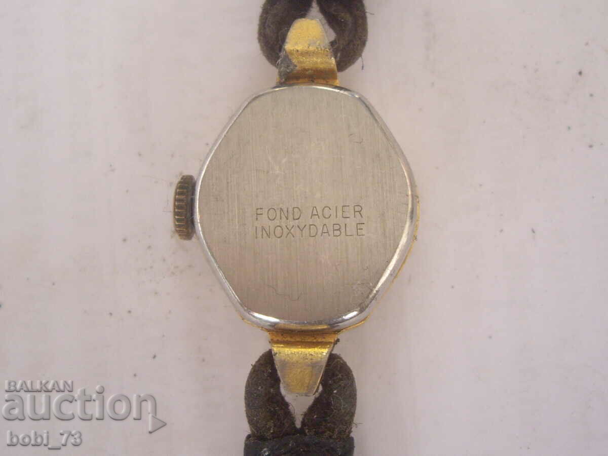 Old lady's wristwatch. with price 25.00 BGN | € 12.78 Old lady's wristwatch. with price 25.00 BGN | € 12.78