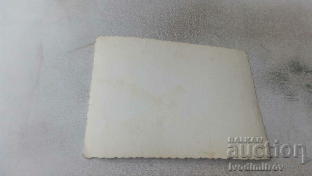 Φωτογραφία Άνδρες και γυναίκες στην παραλία με τιμή 0.95 BGN | € 0.49 Φωτογραφία Άνδρες και γυναίκες στην παραλία με τιμή 0.95 BGN | € 0.49