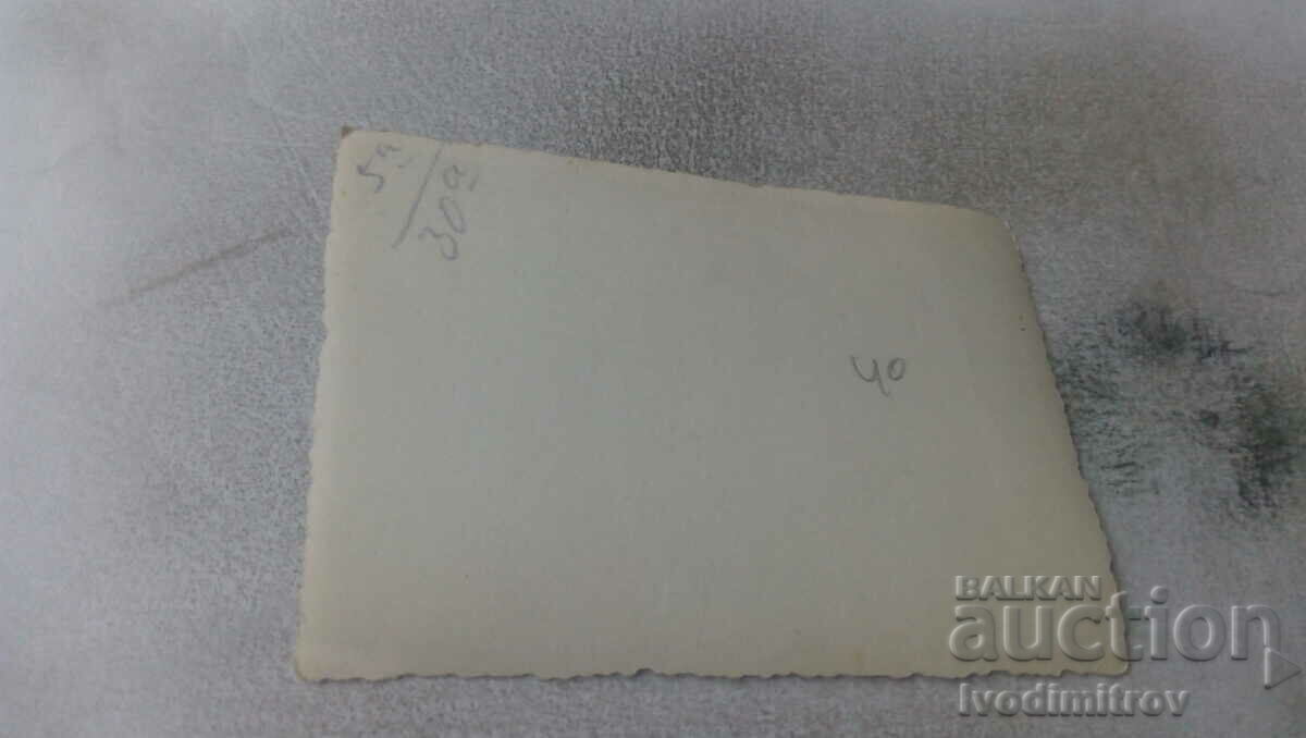 Φωτογραφία Μωρό σε μια κουβέρτα στο γκαζόν με τιμή 0.65 BGN | € 0.33 Φωτογραφία Μωρό σε μια κουβέρτα στο γκαζόν με τιμή 0.65 BGN | € 0.33