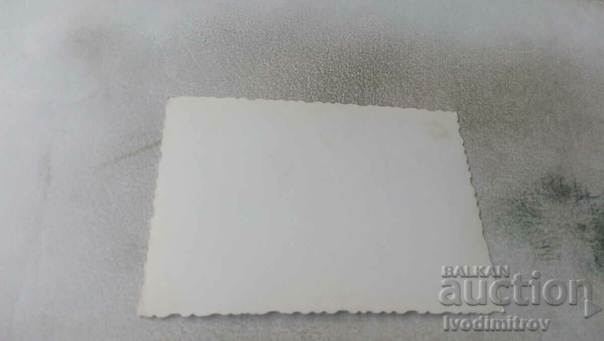 Φωτογραφία Στρατιώτης με ένα vintage ποδήλατο με τιμή 0.85 BGN | € 0.43 Φωτογραφία Στρατιώτης με ένα vintage ποδήλατο με τιμή 0.85 BGN | € 0.43