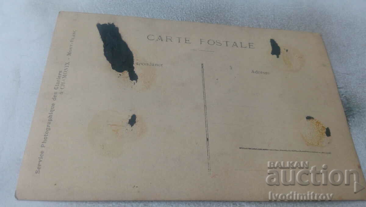 Photo Two men and two women on rocks with price 1.35 BGN | € 0.69 Photo Two men and two women on rocks with price 1.35 BGN | € 0.69