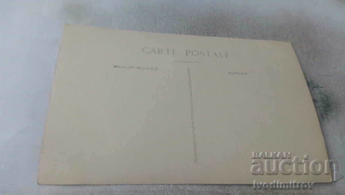 Photo Young men by a park alley with price 1.85 BGN | € 0.95 Photo Young men by a park alley with price 1.85 BGN | € 0.95