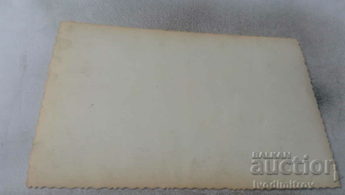 Φωτογραφία Νεαρό κορίτσι με τιμή 0.75 BGN | € 0.38 Φωτογραφία Νεαρό κορίτσι με τιμή 0.75 BGN | € 0.38