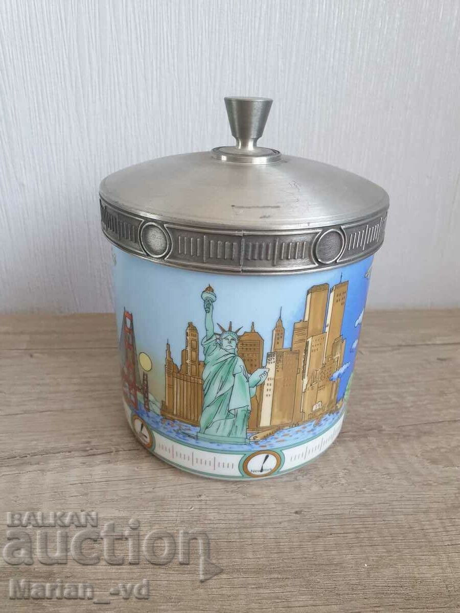 Delivery of Porcelain jar special edition for the year 2000 Delivery of Porcelain jar special edition for the year 2000