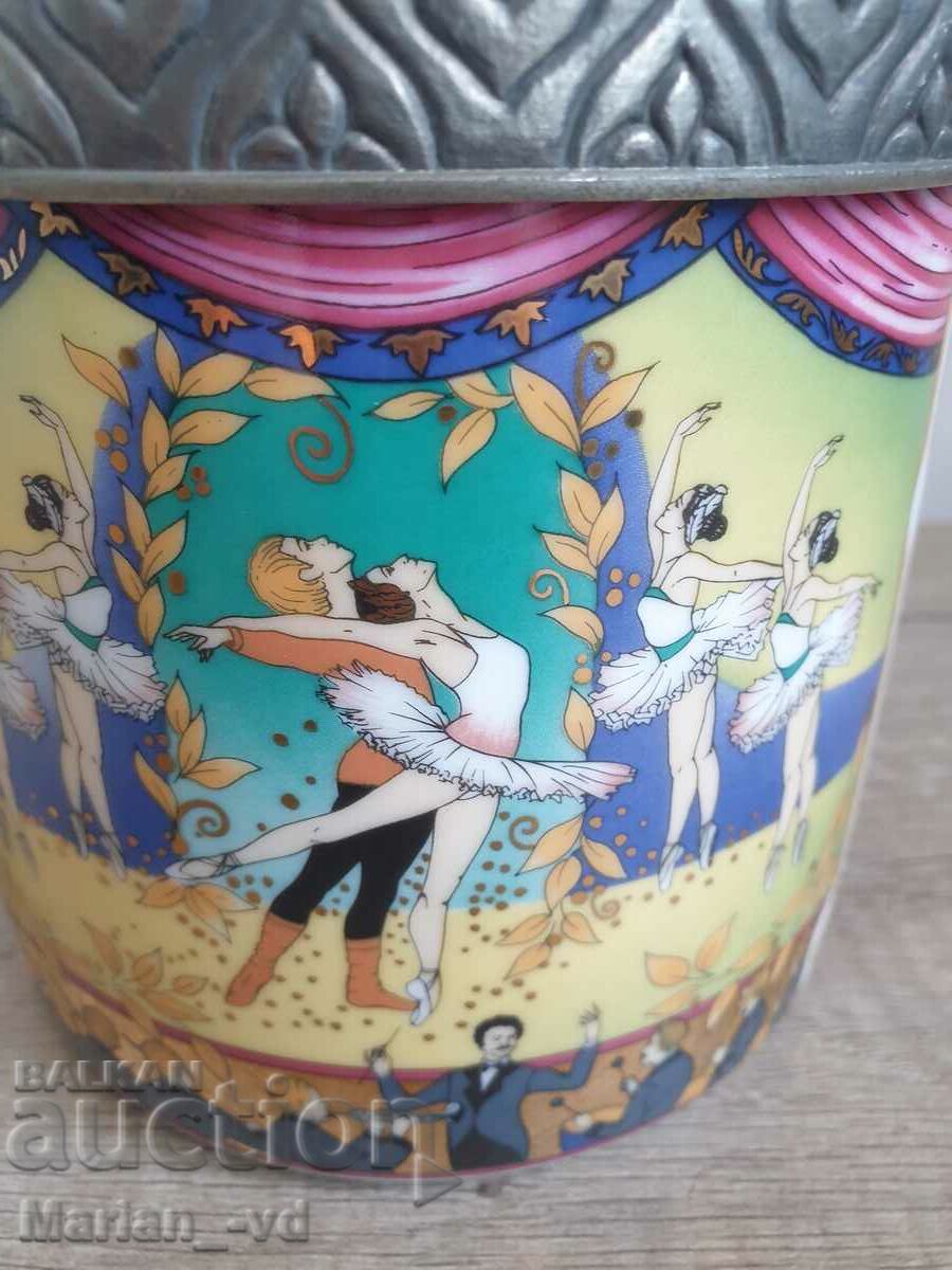 Limited edition porcelain biscuit and gingerbread box with price 80.00 BGN | € 40.90 Limited edition porcelain biscuit and gingerbread box with price 80.00 BGN | € 40.90