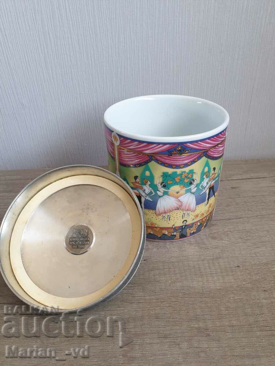 Limited edition porcelain biscuit and gingerbread box - 5 Limited edition porcelain biscuit and gingerbread box - 5