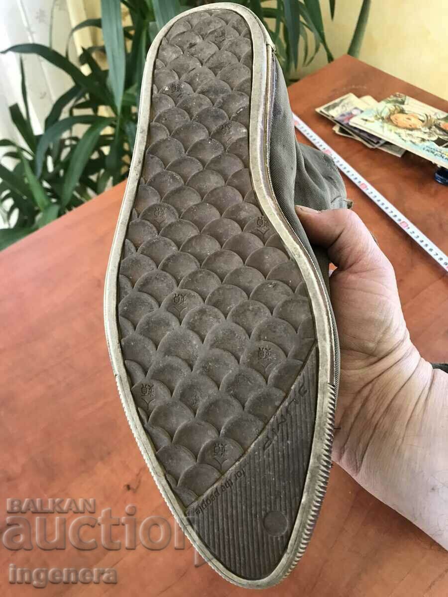 Delivery of SNEAKERS-No. 45