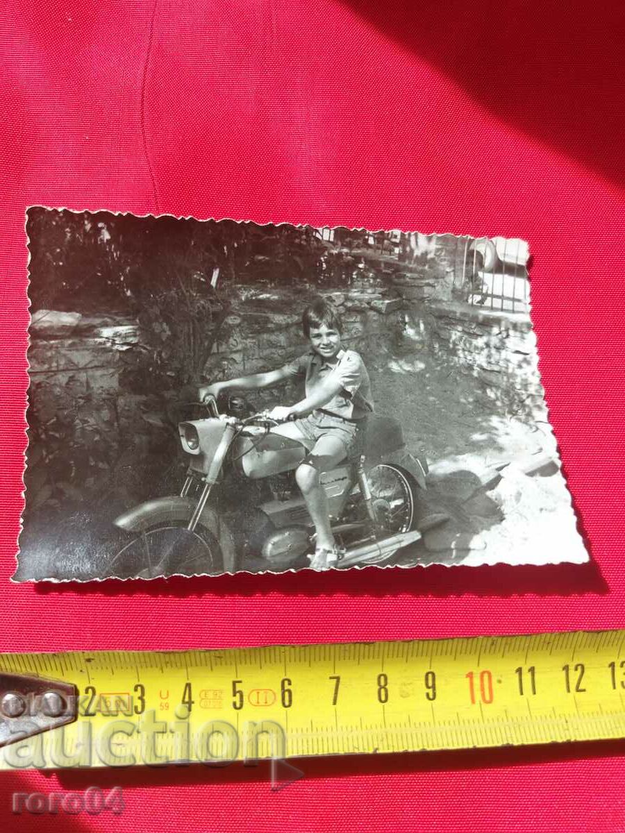 BALKAN - HOOLIGAN CU BALKAN cu preț 10.00 BGN | € 5.11