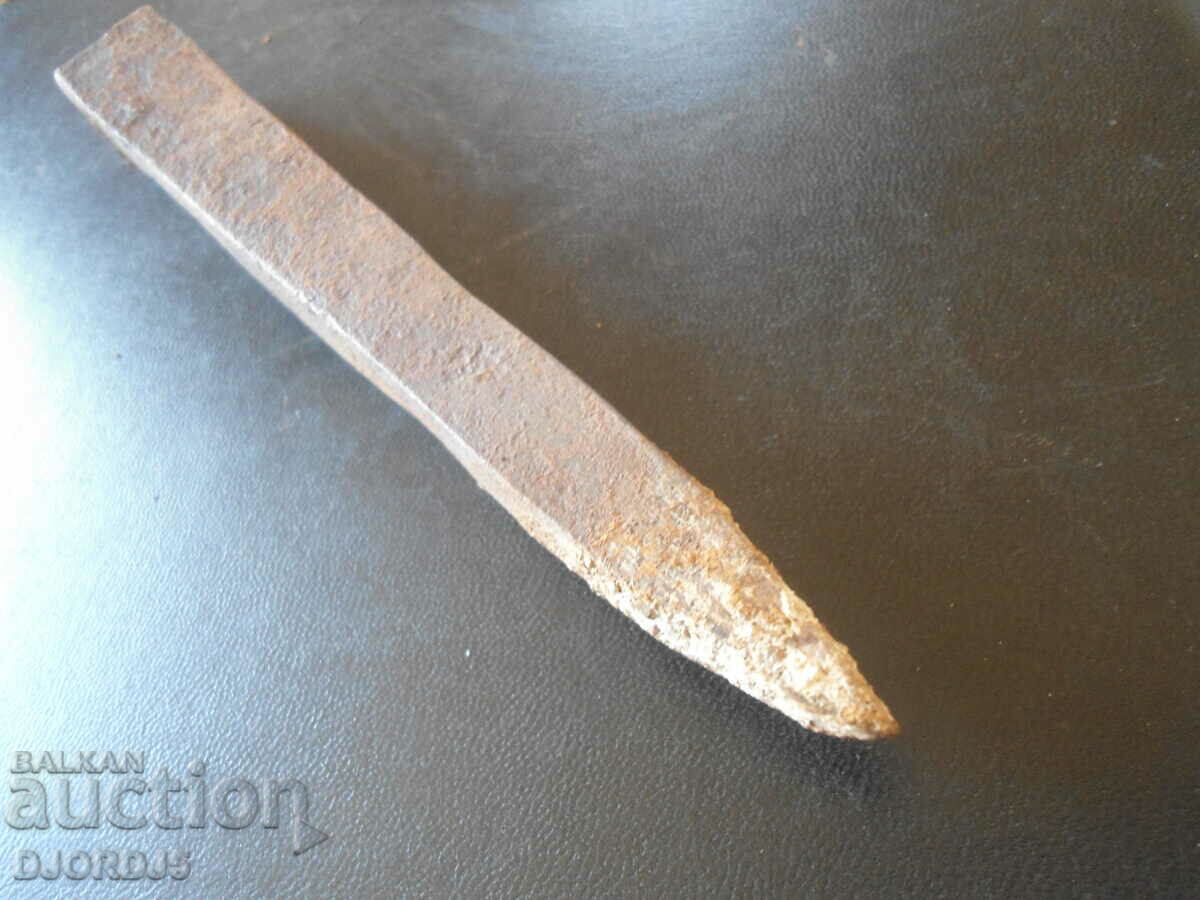 Old wrought iron, 0.700 kg. with price 4.00 BGN | € 2.05 Old wrought iron, 0.700 kg. with price 4.00 BGN | € 2.05