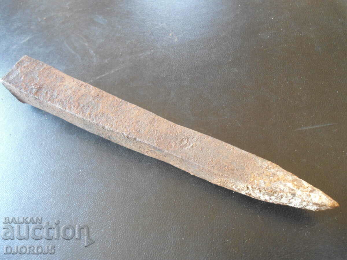 Auction Old wrought iron, 0.700 kg. Auction Old wrought iron, 0.700 kg.