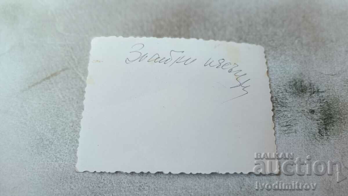 Photo Golden Sands Men and women on the beach with price 1.25 BGN | € 0.64 Photo Golden Sands Men and women on the beach with price 1.25 BGN | € 0.64