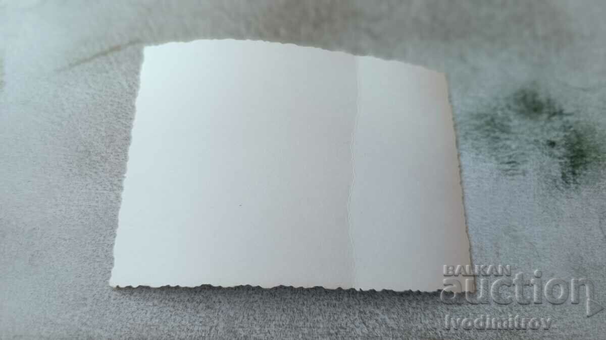 Φωτογραφία Νεαρή γυναίκα στην παραλία με τιμή 1.45 BGN | € 0.74 Φωτογραφία Νεαρή γυναίκα στην παραλία με τιμή 1.45 BGN | € 0.74