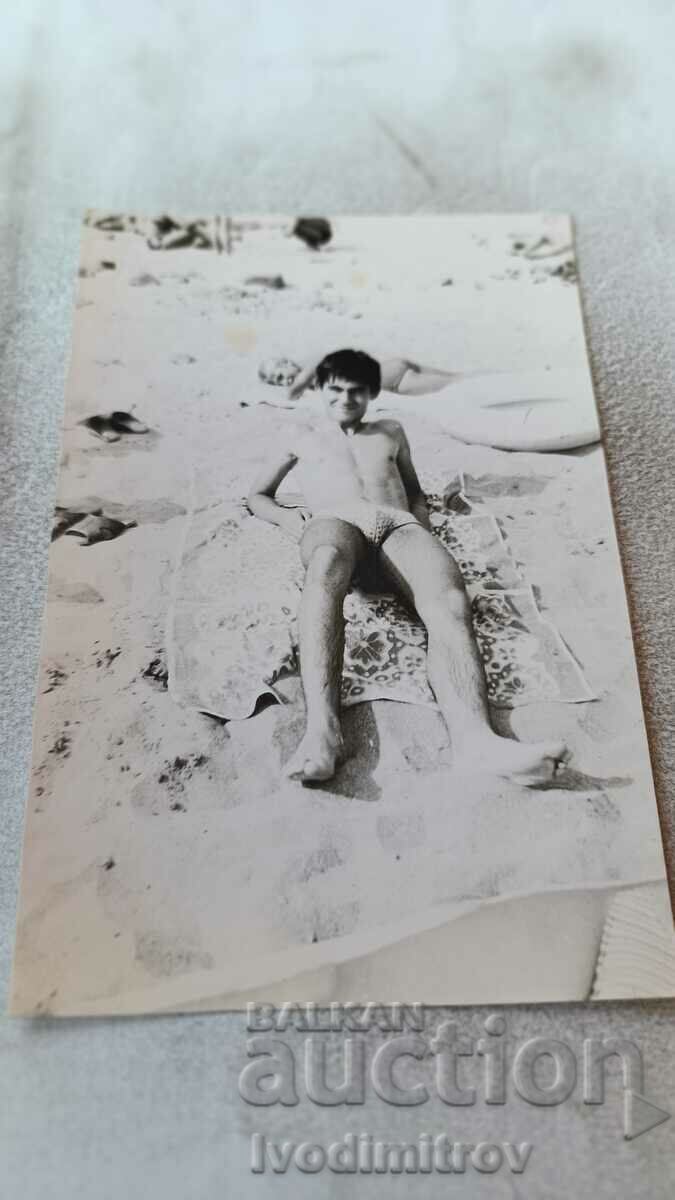 Снимка Младеж на плажа