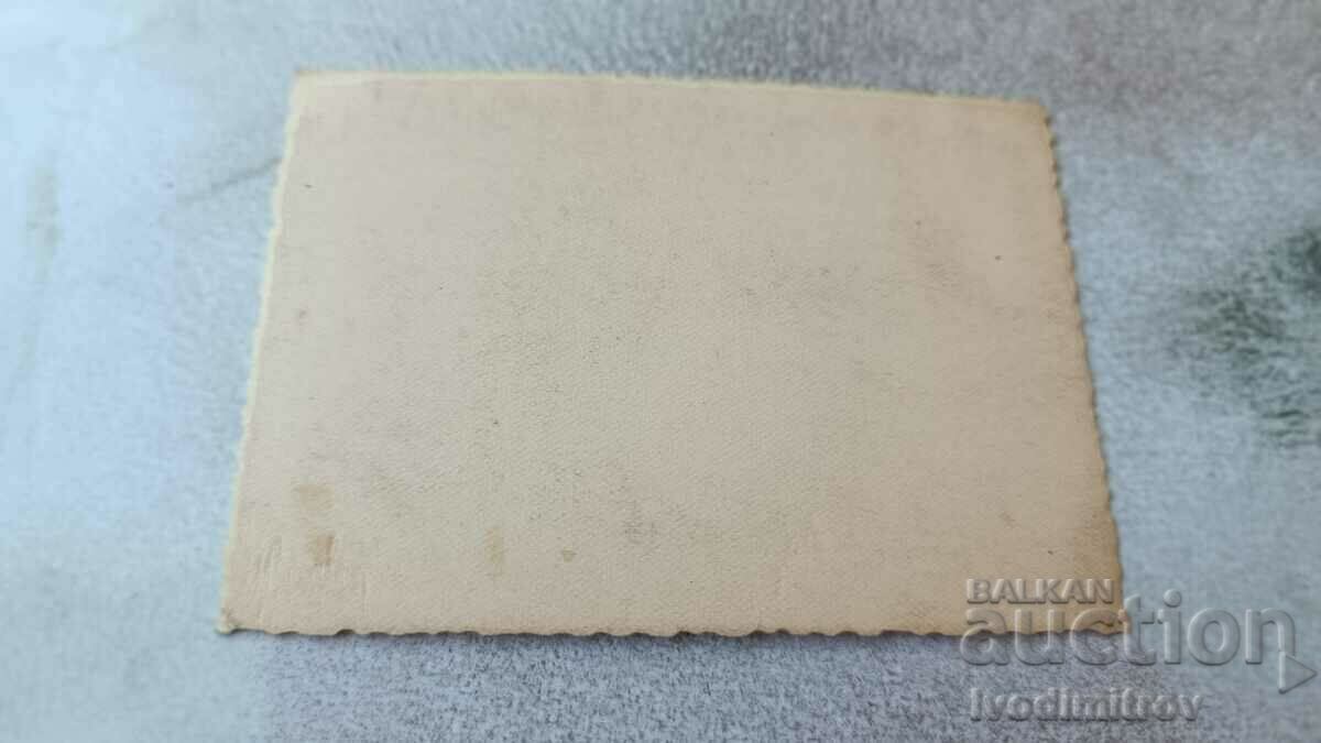 Photo Varna A man and a woman in front of the entrance to the Sea Garden with price 1.85 BGN | € 0.95 Photo Varna A man and a woman in front of the entrance to the Sea Garden with price 1.85 BGN | € 0.95