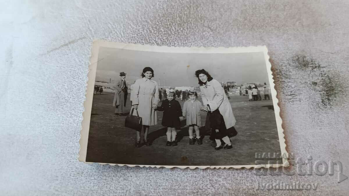 Picture Two women and two little girls
