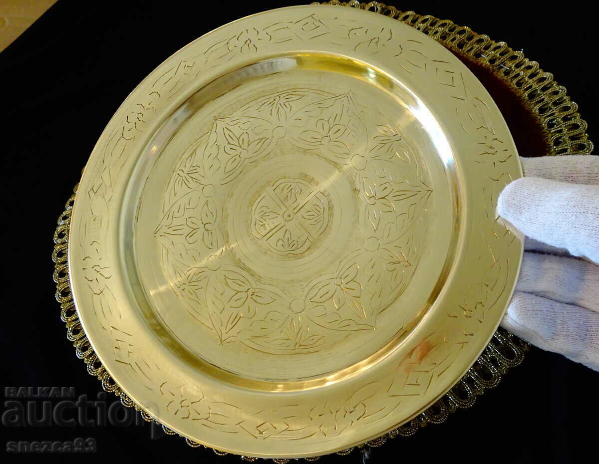 Bronze plate, platter, ornaments, 20 cm Bronze plate, platter, ornaments, 20 cm