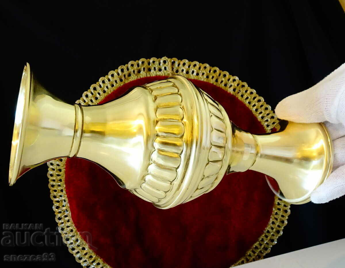 Релефна ваза,гарафа от месинг 21 см. с цена 29.00 лв. | € 14.83 Релефна ваза,гарафа от месинг 21 см. с цена 29.00 лв. | € 14.83