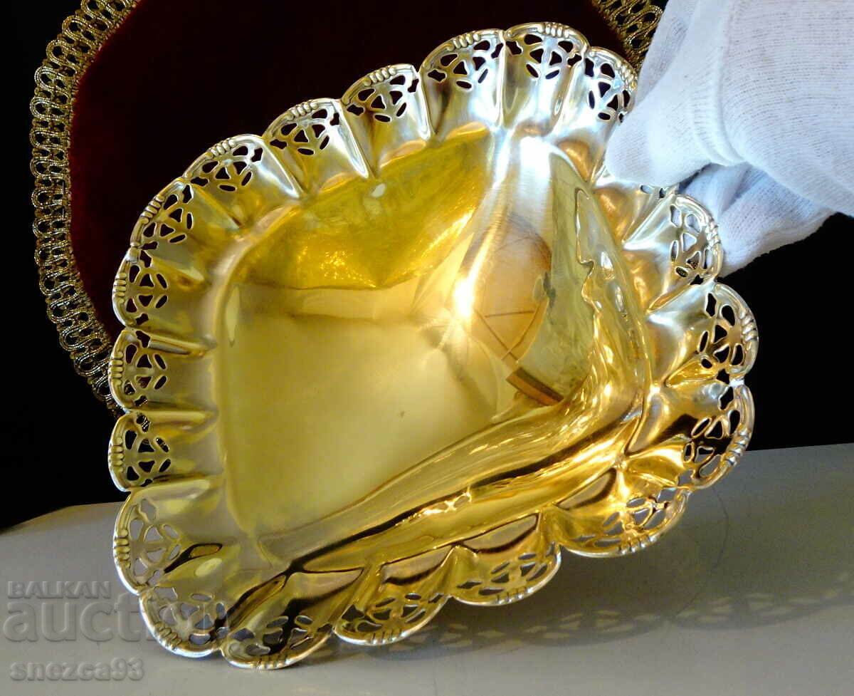 Bronze fruit bowl, relief, openwork, square with price 19.00 BGN | € 9.71 Bronze fruit bowl, relief, openwork, square with price 19.00 BGN | € 9.71