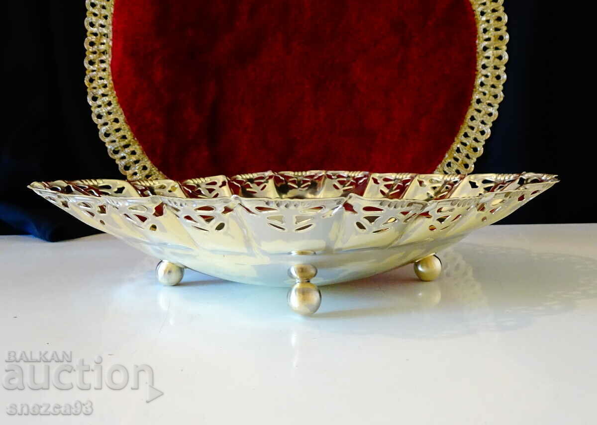 Delivery of Bronze fruit bowl, relief, openwork, square Delivery of Bronze fruit bowl, relief, openwork, square