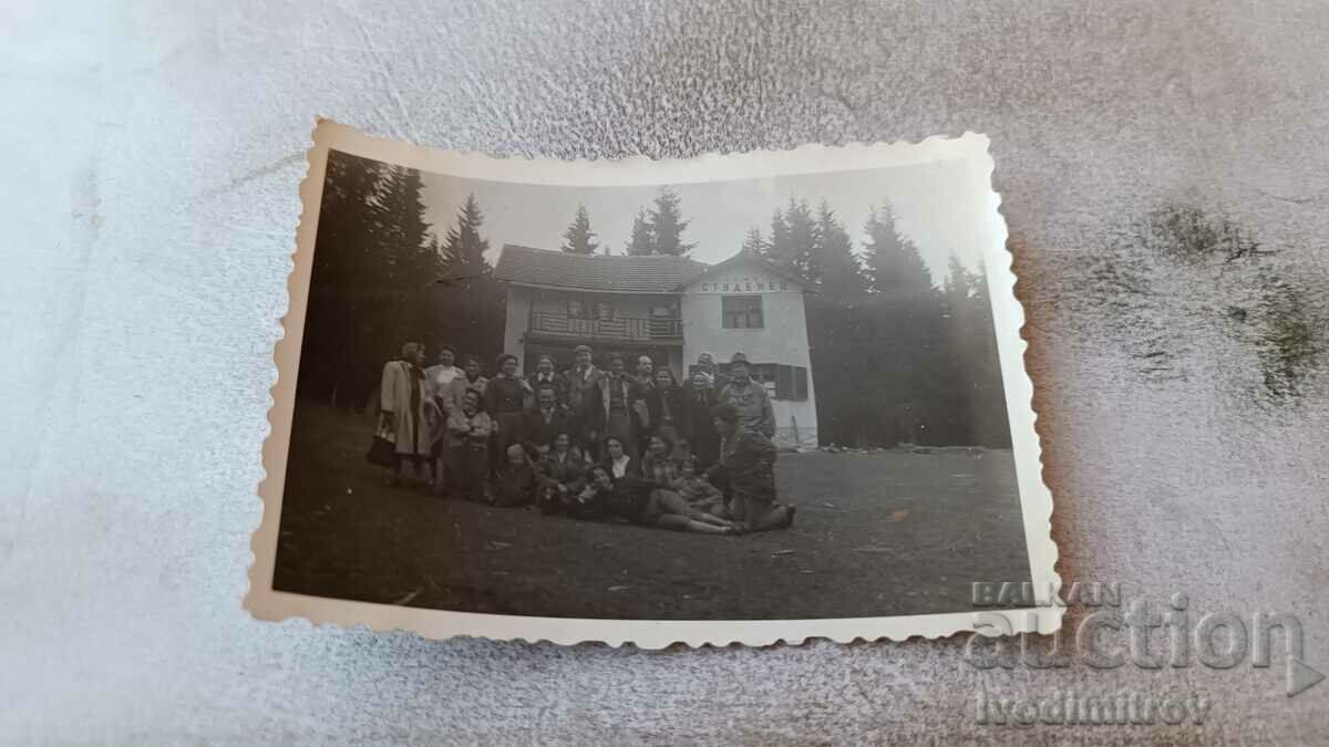 Photo Kurort V. Kolarov Men, women and children in front of h. A student