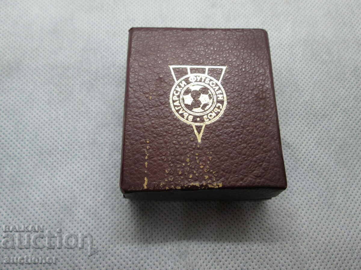 МНОГО СТАР НАГРЪДЕН ЗНАК БФС С КУТИЯ с цена 40.00 лв. | € 20.45 МНОГО СТАР НАГРЪДЕН ЗНАК БФС С КУТИЯ с цена 40.00 лв. | € 20.45