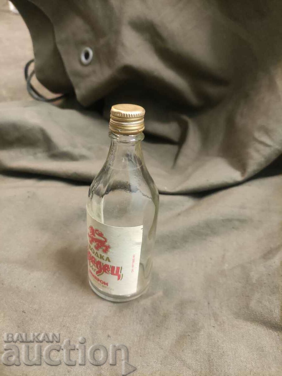 Delivery of small bottle of vodka "Sredets" - "cartridge" NRB Delivery of small bottle of vodka "Sredets" - "cartridge" NRB