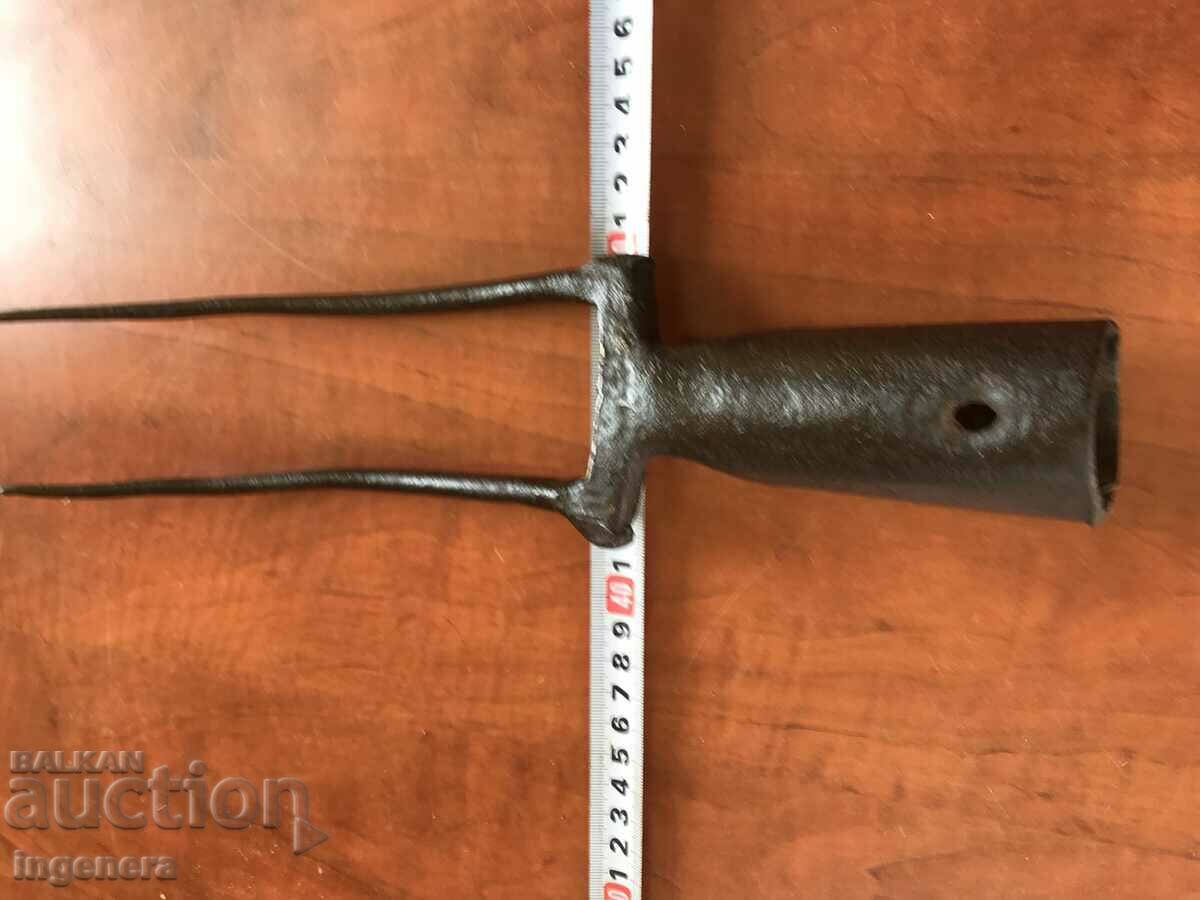 VILLA IRON DOUBLE-HORN DOUBLE-PROOF AGRICULTURAL TOOL with price 21.00 BGN | € 10.74 VILLA IRON DOUBLE-HORN DOUBLE-PROOF AGRICULTURAL TOOL with price 21.00 BGN | € 10.74