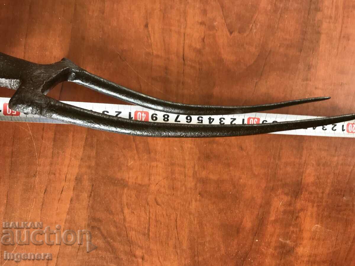 Delivery of VILLA IRON DOUBLE-HORN DOUBLE-PROOF AGRICULTURAL TOOL Delivery of VILLA IRON DOUBLE-HORN DOUBLE-PROOF AGRICULTURAL TOOL