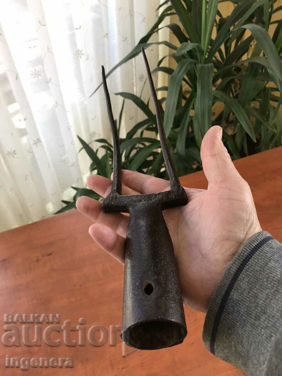 VILLA IRON DOUBLE-HORN DOUBLE-PROOF AGRICULTURAL TOOL - 5 VILLA IRON DOUBLE-HORN DOUBLE-PROOF AGRICULTURAL TOOL - 5