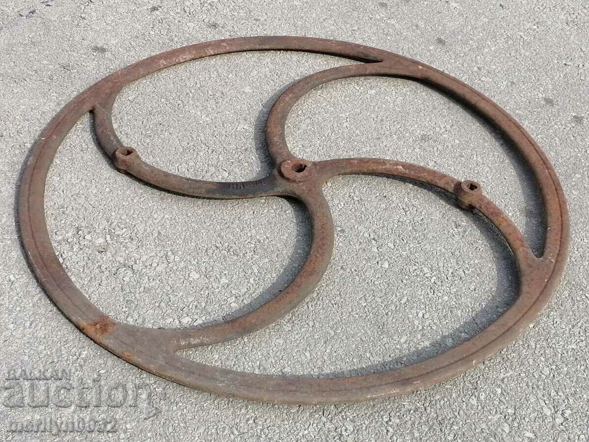 Wheel cast relief cast iron from pressed wrought iron casting - 7 Wheel cast relief cast iron from pressed wrought iron casting - 7