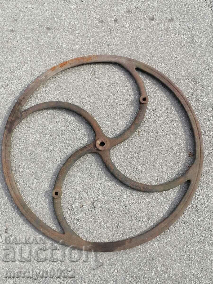 Delivery of Wheel cast relief cast iron from pressed wrought iron casting Delivery of Wheel cast relief cast iron from pressed wrought iron casting