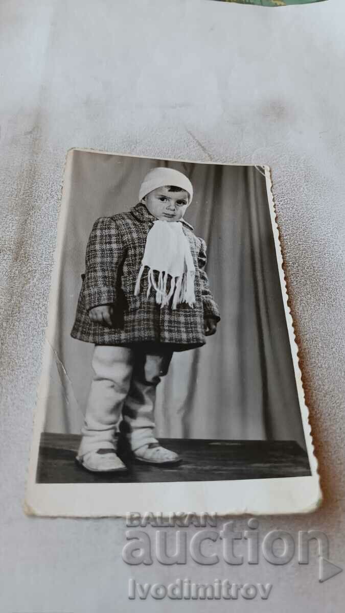 Φωτογραφία Μικρό αγόρι με χειμερινό παλτό 1961