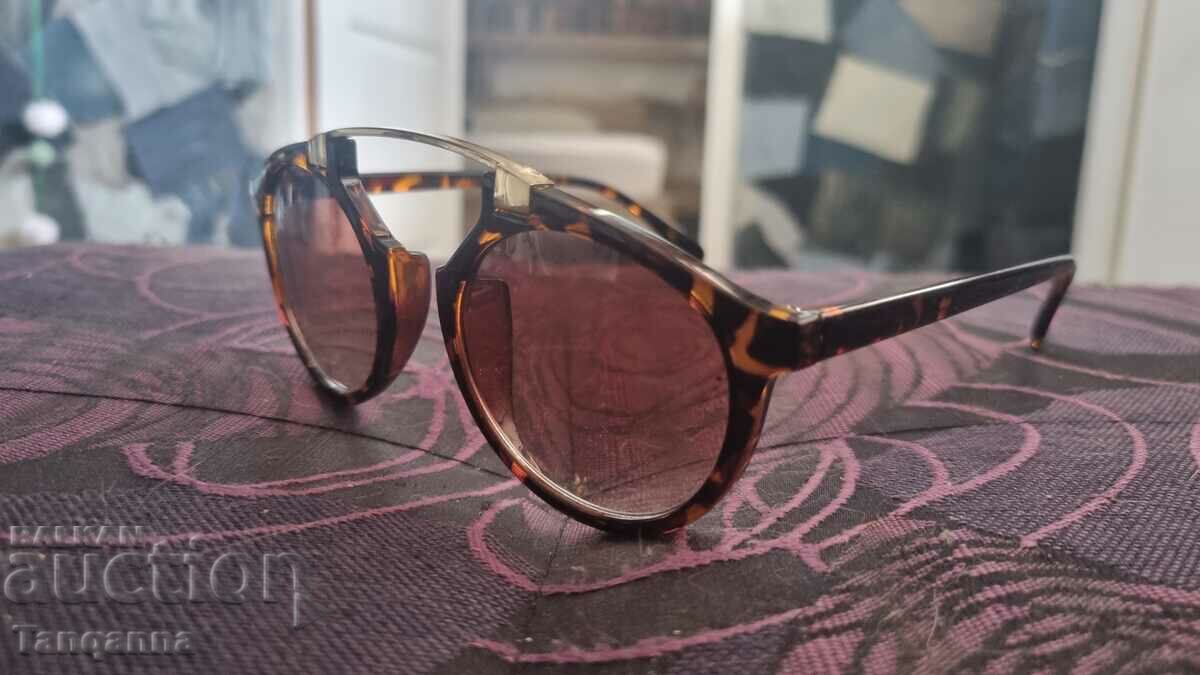 Sunglasses with price 7.00 BGN | € 3.58 Sunglasses with price 7.00 BGN | € 3.58