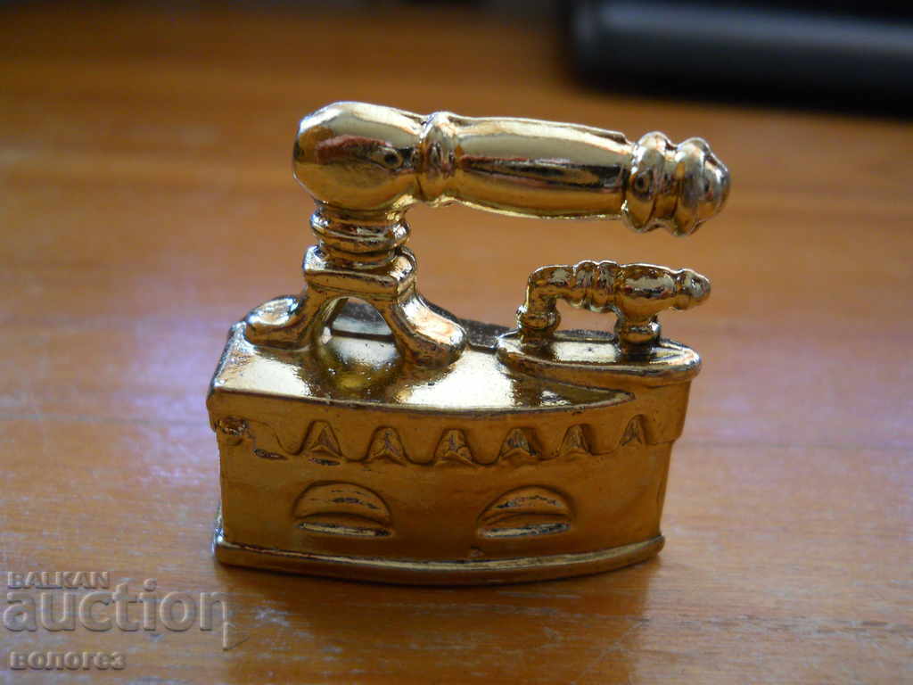 fier de bronz (miniatură)