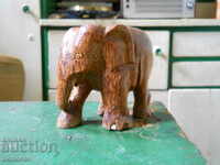elefant de lemn