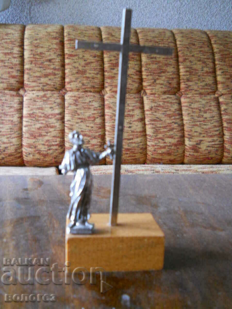 метална религиозна фигура