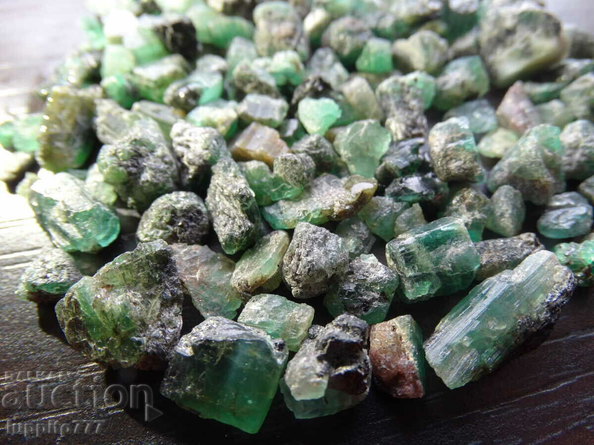 natural emerald beryl on matrix unique lot 205.50 carats with price 990.00 BGN | € 506.18