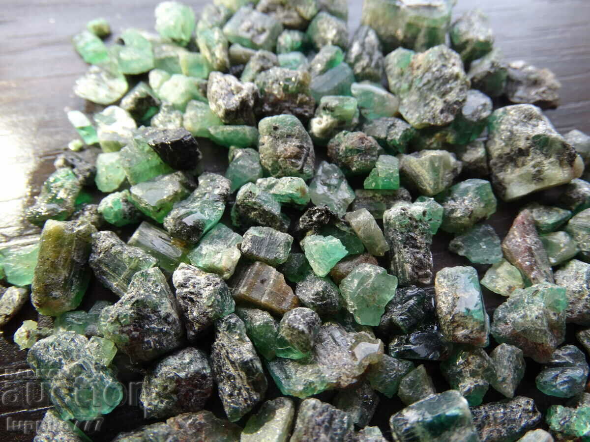 Delivery of natural emerald beryl on matrix unique lot 205.50 carats