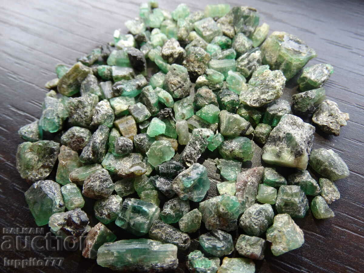 beril smarald natural pe matrice lot unic 205,50 carate