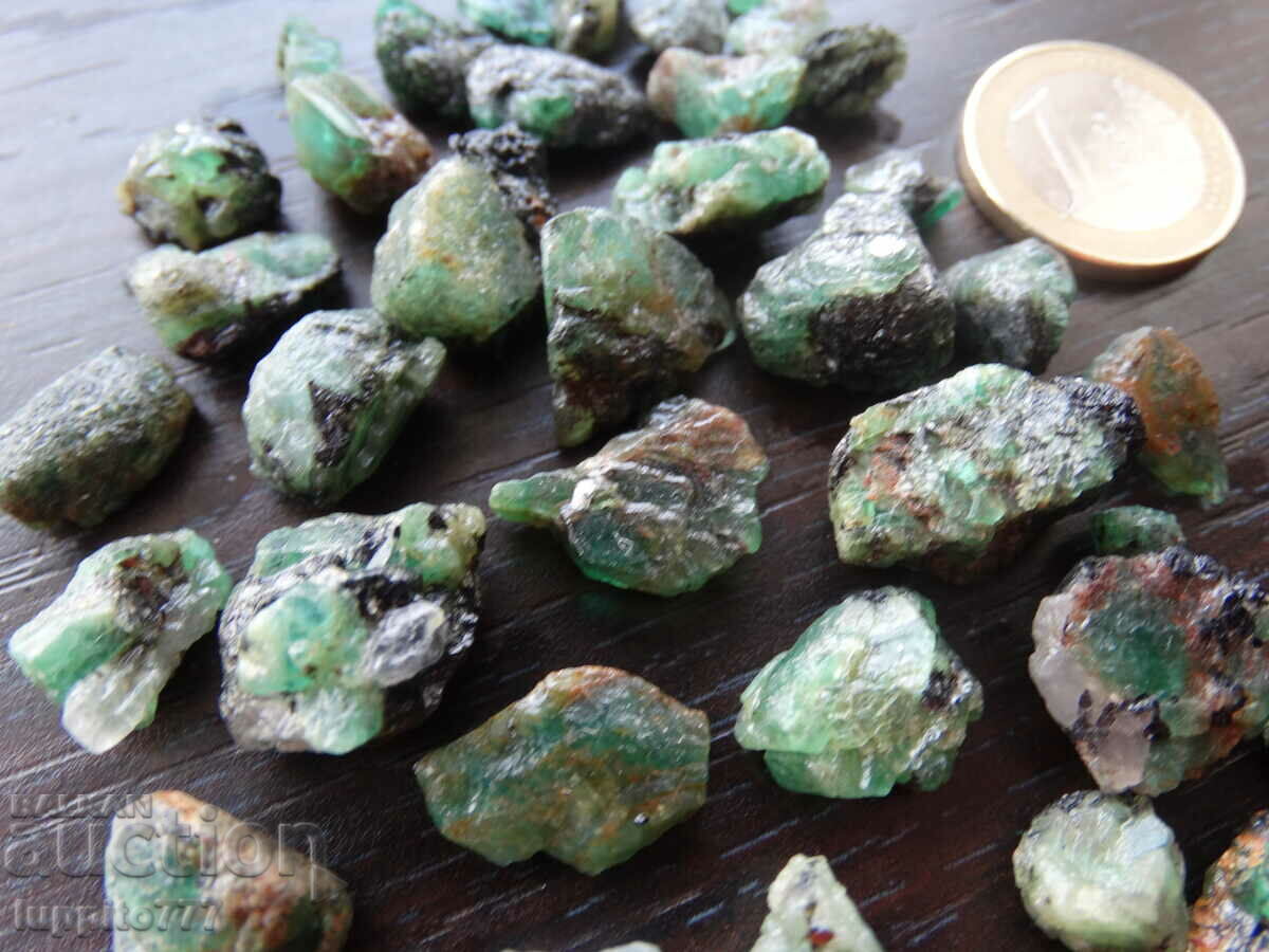 Delivery of natural emerald beryl on matrix unique lot 250.00 carats