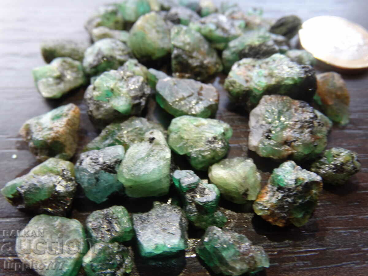natural emerald beryl on matrix unique lot 250.00 carats - 6