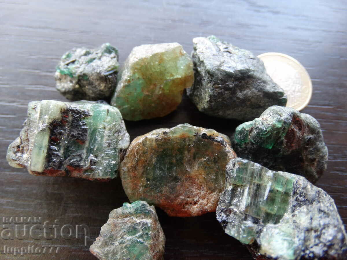 Delivery of natural emerald beryl on matrix unique lot 453.85 carats Delivery of natural emerald beryl on matrix unique lot 453.85 carats