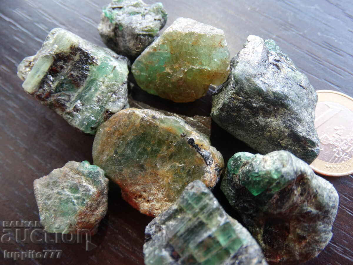 natural emerald beryl on matrix unique lot 453.85 carats - 6 natural emerald beryl on matrix unique lot 453.85 carats - 6