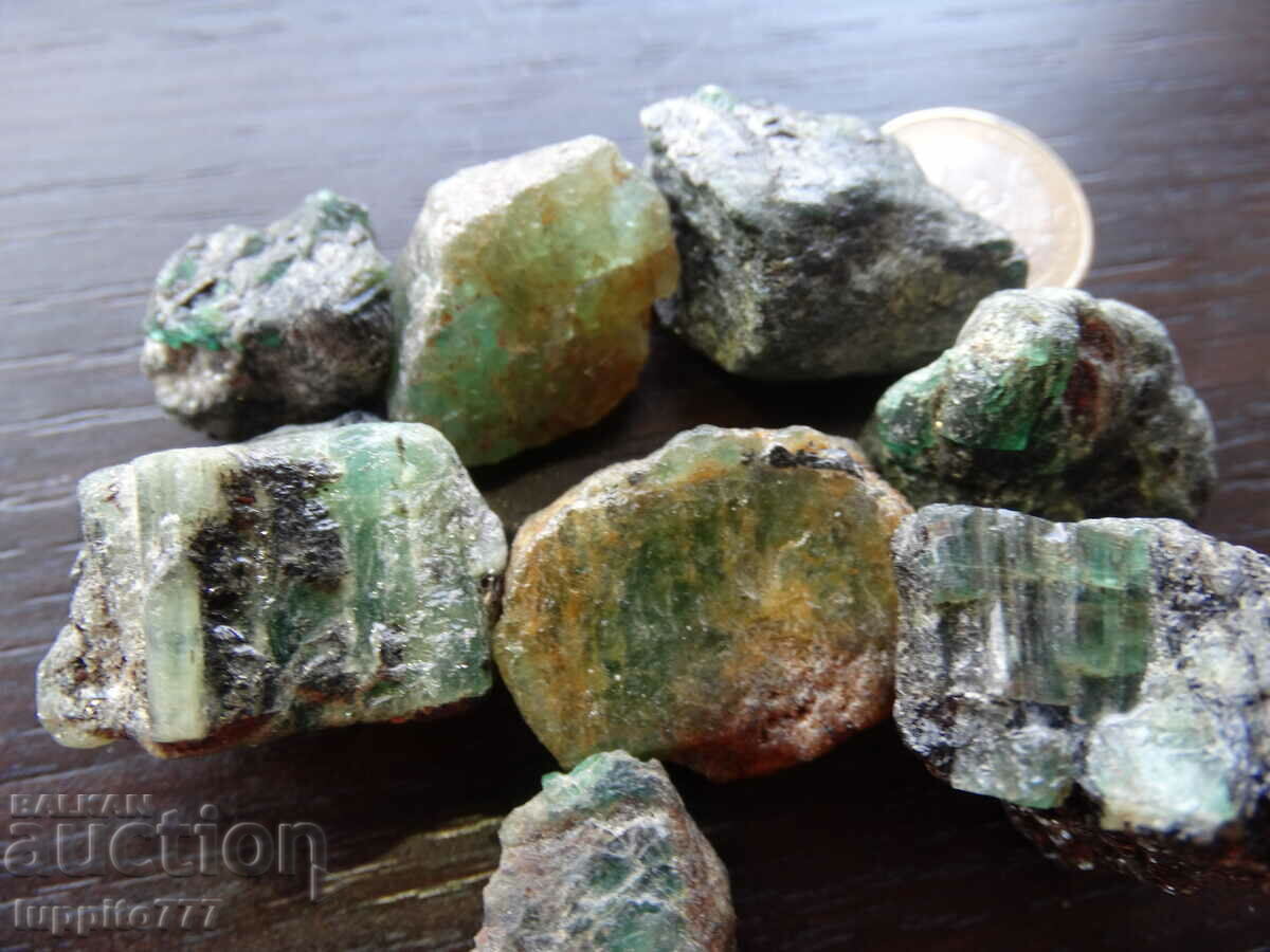 natural emerald beryl on matrix unique lot 453.85 carats - 7 natural emerald beryl on matrix unique lot 453.85 carats - 7