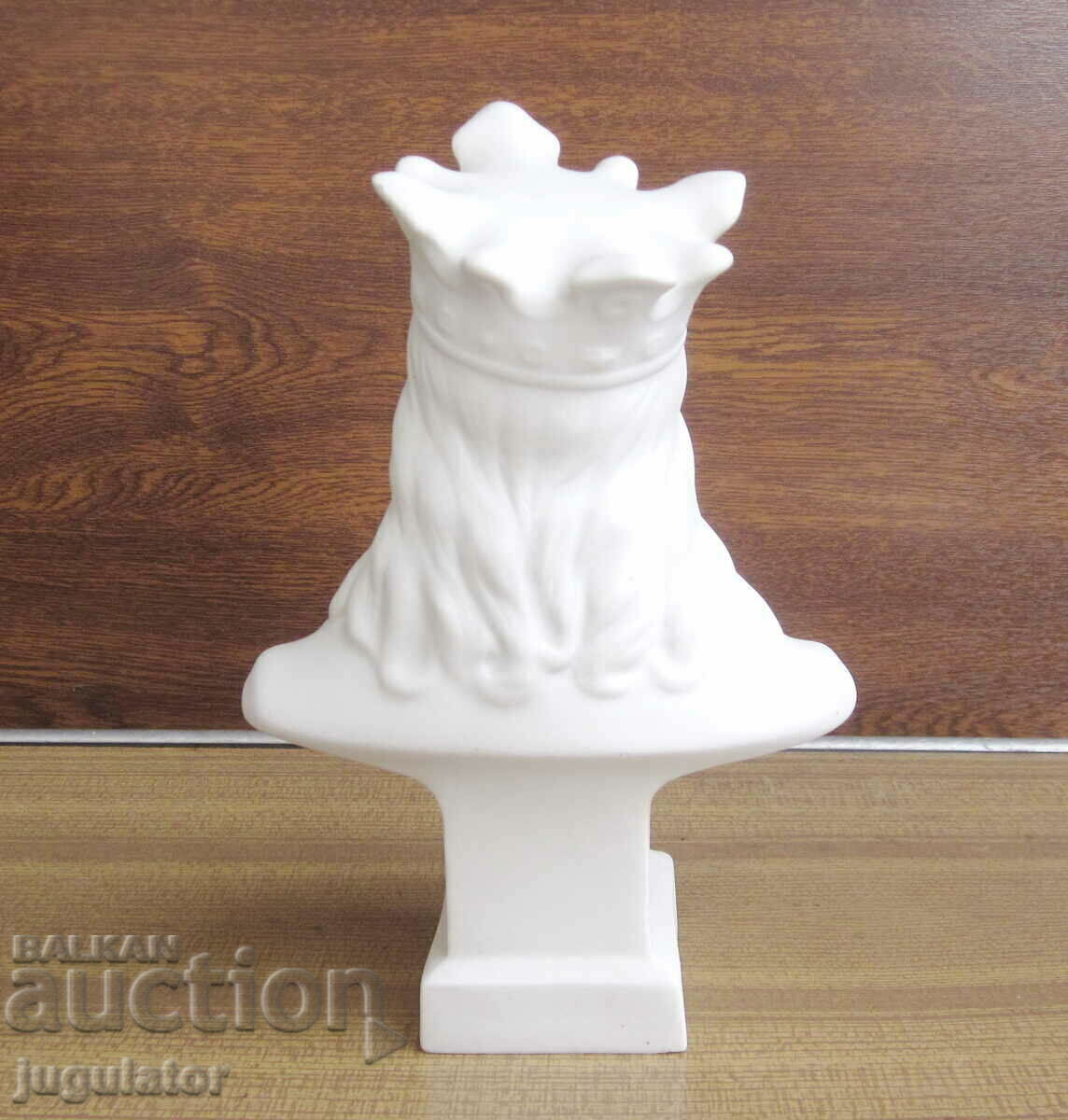 Delivery of old porcelain figure old bust of the Romanian King Stephen Delivery of old porcelain figure old bust of the Romanian King Stephen