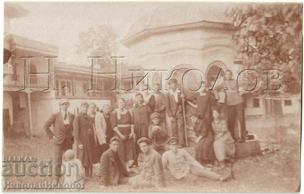 OLD PHOTO GABROVO PILGRIMERS IN SOKOL MONASTERY D189 OLD PHOTO GABROVO PILGRIMERS IN SOKOL MONASTERY D189